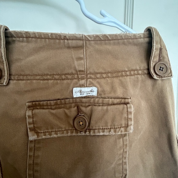 Low-rise Abercrombie cargo pant - Picture 3 of 4